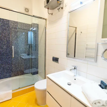 Megapolis Luxury Suites *
