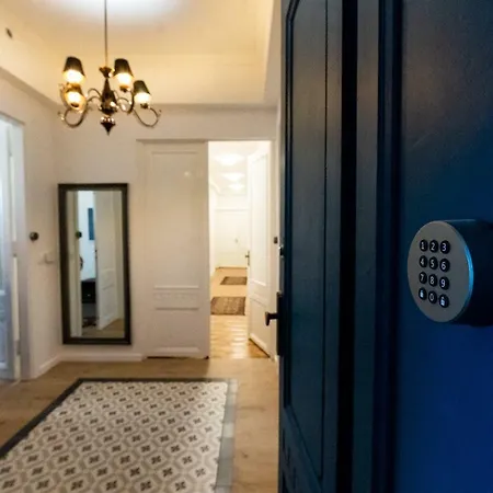 Megapolis Luxury Suites