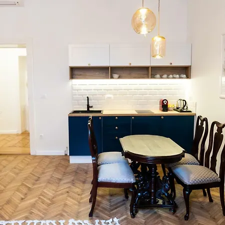 Megapolis Luxury Suites Appartement *