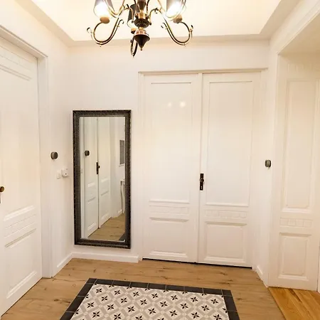 Megapolis Luxury Suites Apartmán