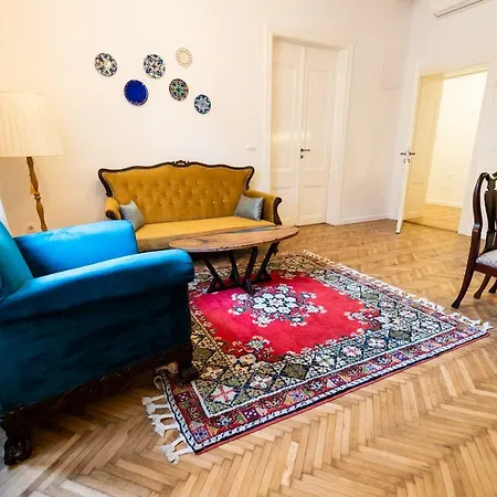Megapolis Luxury Suites *