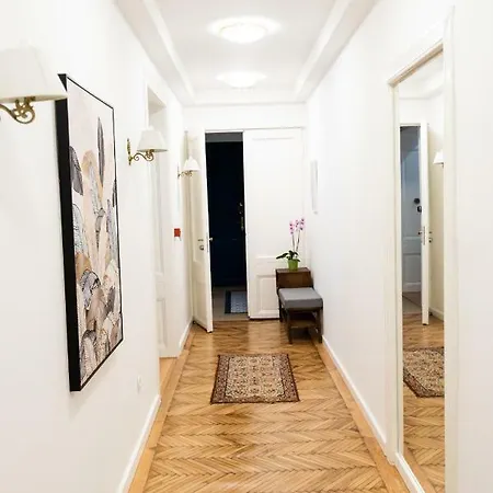 Megapolis Luxury Suites *