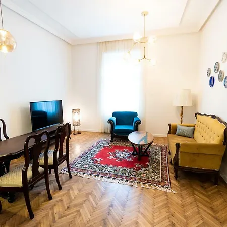 Megapolis Luxury Suites *
