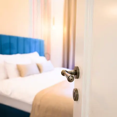 Megapolis Luxury Suites *