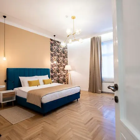 Megapolis Luxury Suites *