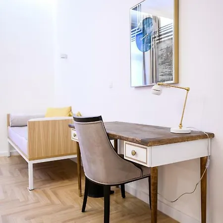 Megapolis Luxury Suites *